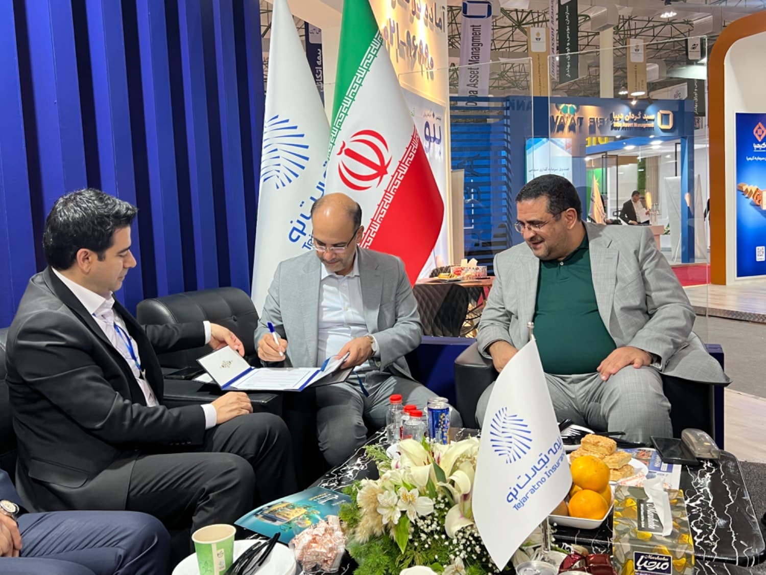مراسم امضای تفاهمنامه اتکایی میان شرکتهای بیمه